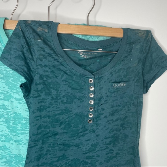 π GUESS bundle t shirts - Picture 2 of 11